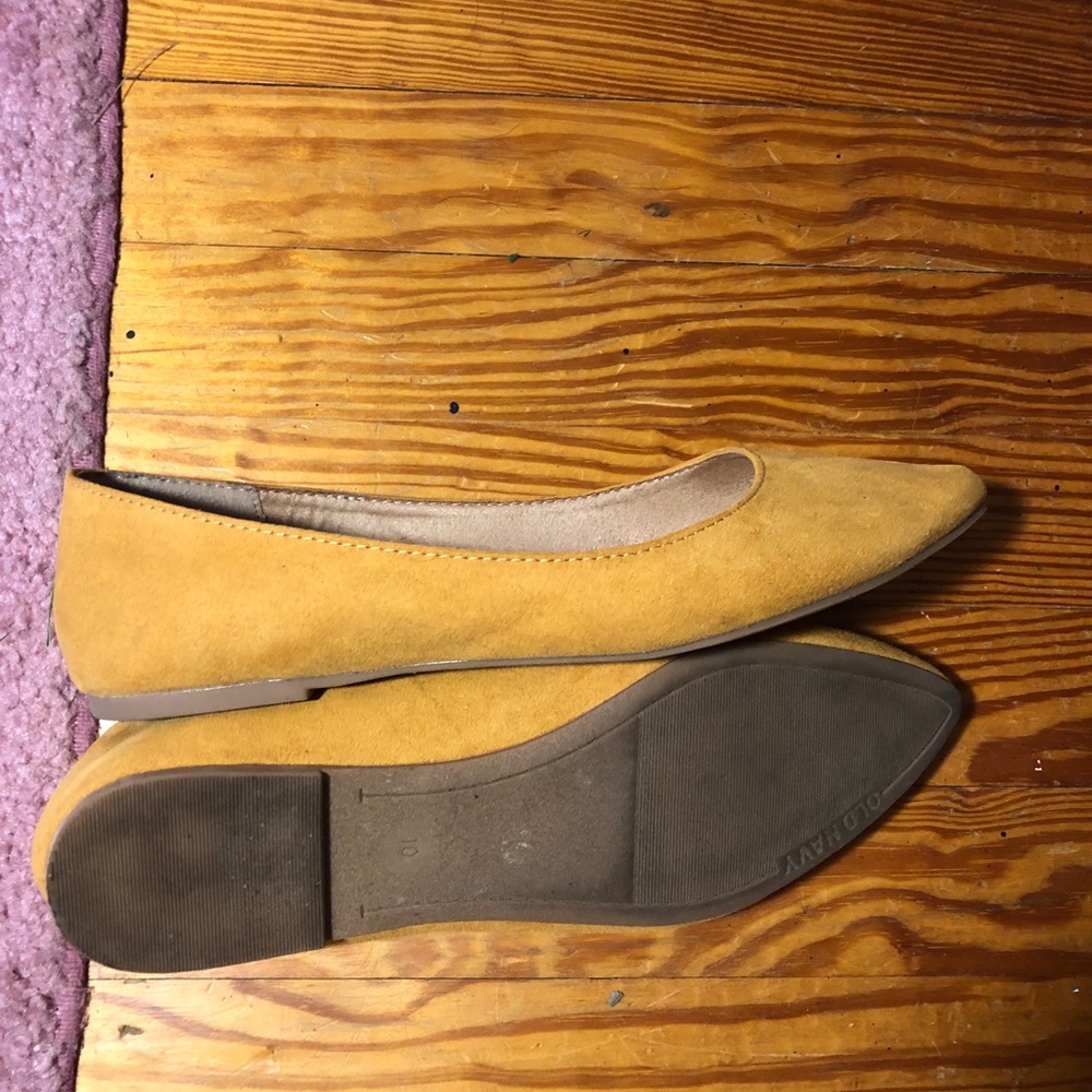 Yellow flats - Picture 2 of 2